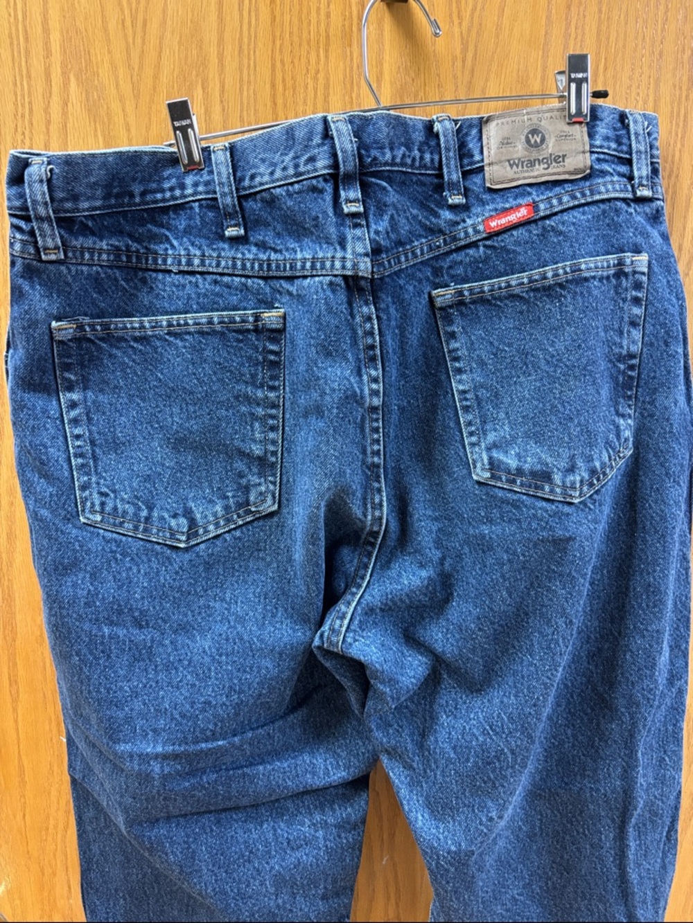 Wrangler Men's Relaxed Fit Dark Blue Denim Jeans. 40x32